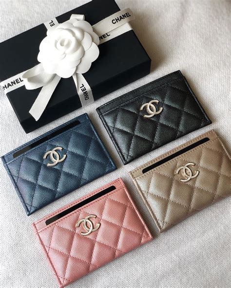 chanel card holdet